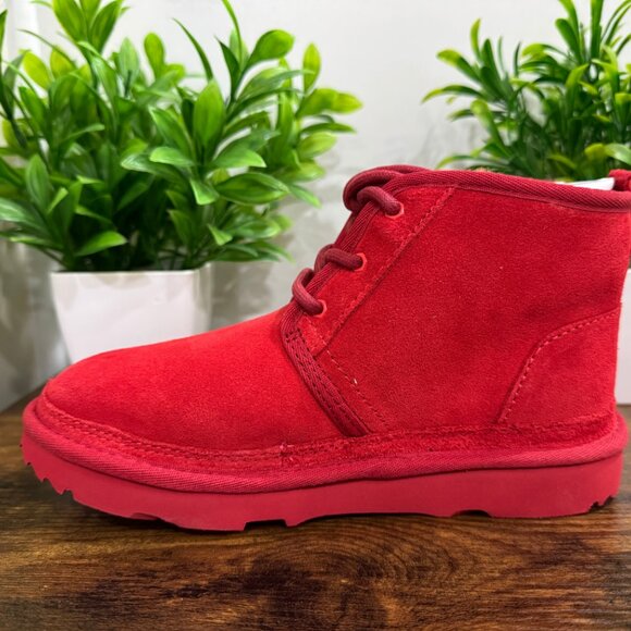 UGG x Sesame Friends Neumel II- Elmo - Picture 3 of 5